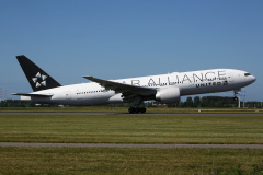 N76021 (Star Alliance livery) (Aviation &raquo; Schiphol Spotting &raquo; Boeing 777-200/-ER &raquo; United Airlines)