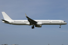 UR-SLE (bez malowania) (Lotnictwo &raquo; Spotting na EPWA &raquo; Boeing 757-300 &raquo; SkyLine Express Airline)