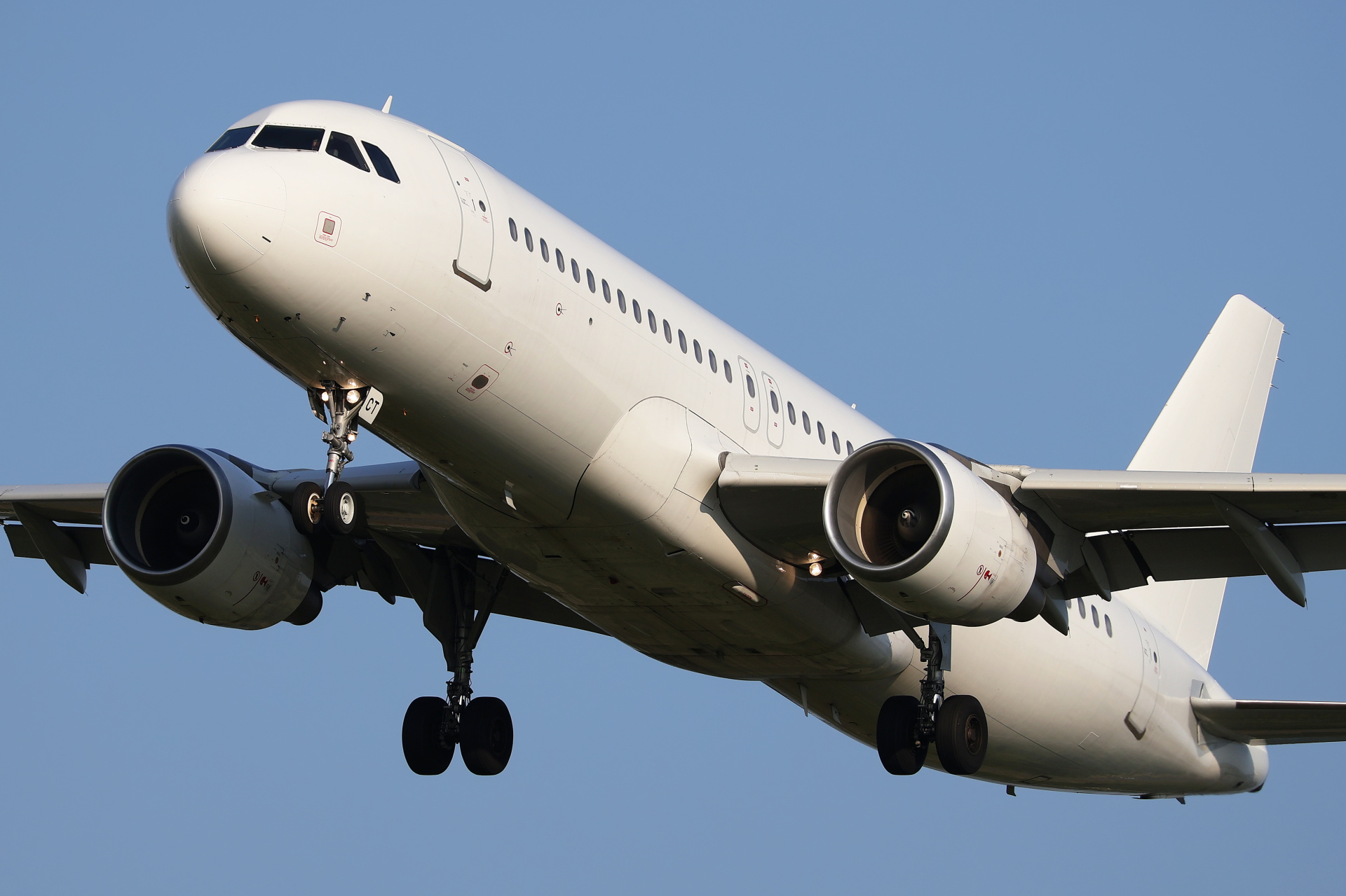 YL-LCT, SmartLynx Airlines (Aviation &raquo; EPWA Spotting &raquo; Airbus A320-200)