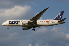 SP-LRH (okleina "Proud to fly the Polish Olympic Team") (Lotnictwo &raquo; Spotting na EPWA &raquo; Boeing 787-8 Dreamliner &raquo; Polskie Linie Lotnicze LOT)