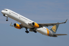 UR-SLB (częściowe malowanie Air Q) (Lotnictwo &raquo; Spotting na EPWA &raquo; Boeing 757-300 &raquo; SkyLine Express Airline)