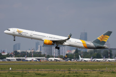 UR-SLB (Lotnictwo &raquo; Spotting na EPWA &raquo; Boeing 757-300 &raquo; SkyLine Express Airline)