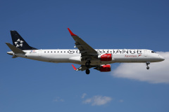 OE-LWH (malowanie Star Alliance) (Lotnictwo &raquo; Spotting na EPWA &raquo; Embraer E195 (ERJ-190-200) &raquo; Austrian Airlines)