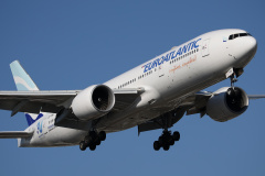 CS-TSW (naklejka 30. rocznicy) (Lotnictwo &raquo; Spotting na EPWA &raquo; Boeing 777-200 i 200ER &raquo; EuroAtlantic Airways)