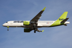 YL-ABJ (Lotnictwo &raquo; Spotting na EPWA &raquo; Airbus A220-300 &raquo; airBaltic)