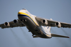 UR-82072 (nowe malowanie, naklejka "Be Brave like Kherson") (Lotnictwo &raquo; Spotting na EPWA &raquo; Antonow An-124-100 Rusłan &raquo; Antonov Airlines)