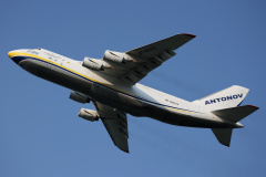 UR-82072 (nowe malowanie, naklejka "Be Brave like Kherson") (Lotnictwo &raquo; Spotting na EPWA &raquo; Antonow An-124-100 Rusłan &raquo; Antonov Airlines)