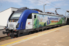 EU200-001 (okleina "Rodzinne podr&oacute;że z PKP Intercity") (Pojazdy &raquo; Pociągi i lokomotywy &raquo; Newag Griffin &raquo; E4MSUa (Wielosystemowe), PKP Intercity)