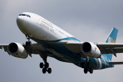 A7-ACW (Oman Air livery) (Aviation &raquo; EPWA Spotting &raquo; Airbus A330-200 &raquo; Qatar Airways)