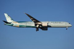 A6-BMH, Etihad Airways (malowanie Greenliner) (Lotnictwo &raquo; Spotting na EPWA &raquo; Boeing 787-10 Dreamliner)