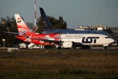SP-LVL (malowanie "Itaka. Świat jest piękny") (Lotnictwo &raquo; Spotting na EPWA &raquo; Boeing 737-8 MAX &raquo; Polskie Linie Lotnicze LOT)