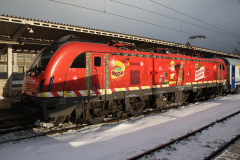 EU200-010 (okleina "Helena Oranżada. Święta razem są wybitne!") (Pojazdy &raquo; Pociągi i lokomotywy &raquo; Newag Griffin &raquo; E4MSUa (Wielosystemowe), PKP Intercity)