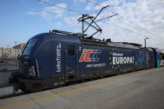 X4-E-Loco-AB 193 428, PKP Intercity (LokoTrain) (okleina "Kierunek Europa!") (Pojazdy &raquo; Pociągi i lokomotywy &raquo; Siemens Vectron)