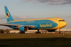 UR-AAI (Lotnictwo &raquo; Spotting na EPWA &raquo; Boeing 767-300 &raquo; AeroSvit Ukrainian Airlines)
