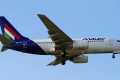 HA-LOA (Lotnictwo &raquo; Spotting na EPWA &raquo; Boeing 737-700 &raquo; Malév Hungarian Airlines)