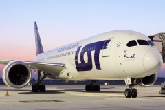 SP-LRF (Lotnictwo &raquo; Spotting na EPWA &raquo; Boeing 787-8 Dreamliner &raquo; Polskie Linie Lotnicze LOT)