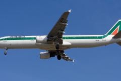 I-BIXB (Lotnictwo &raquo; Spotting na EPWA &raquo; Airbus A321-100 &raquo; Alitalia)