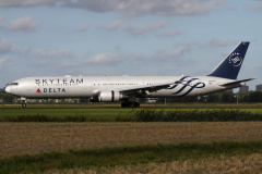 N844MH, Delta Airlines (SkyTeam livery) (Aviation &raquo; Schiphol Spotting &raquo; Boeing 767-400)